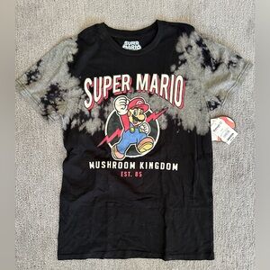 NEW!  Men’s Super Mario T-Shirt, Size SMALL.